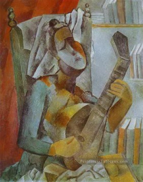 Femme jouant de la mandoline 1909 cubistes Peinture à l'huile